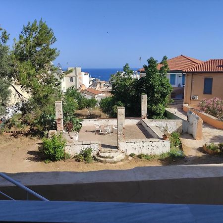 Οικογένειακο Διαμέρισμα Με Θέα 2 Chrissi Akti Chania Exterior foto